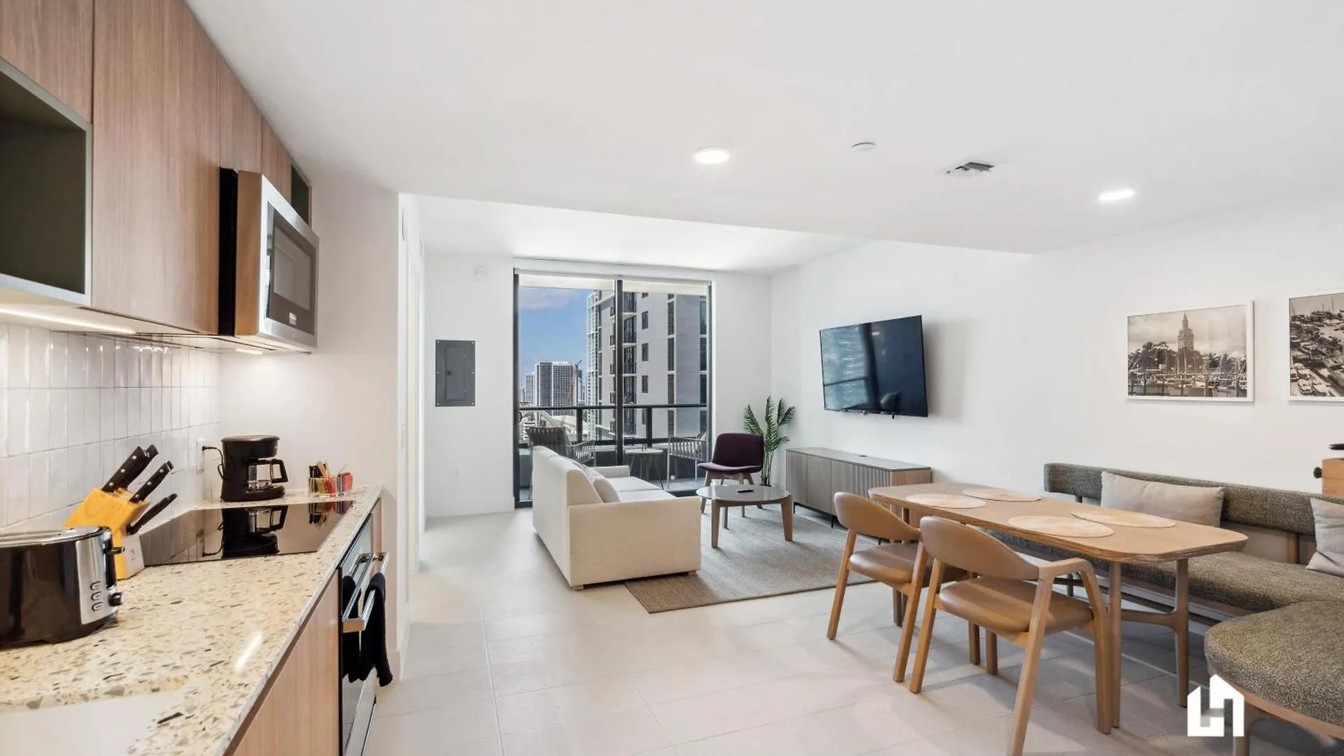 Lägenhet Stylish With Partial Ocean Views In Downtown! Miami