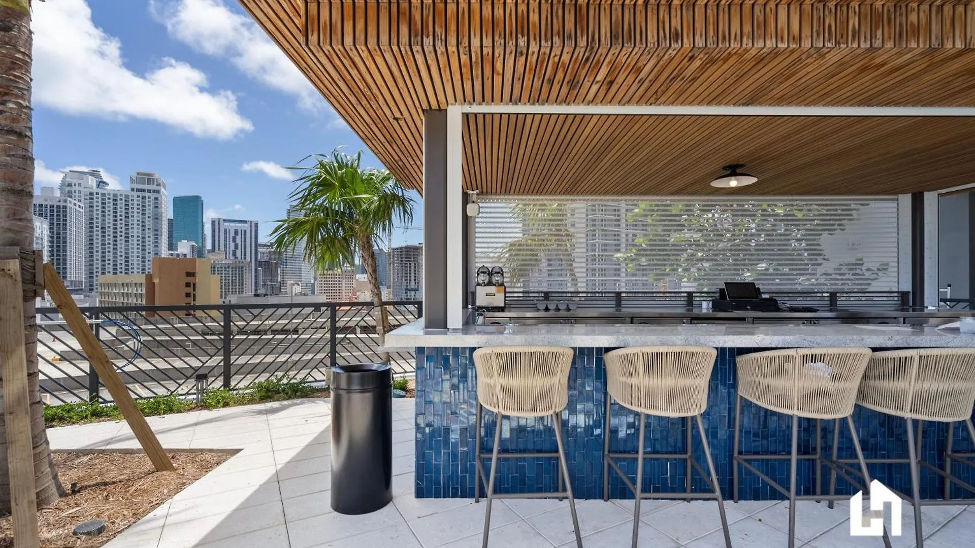 Stylish With Partial Ocean Views In Downtown! * Miami
