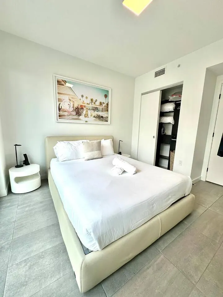 2 Bedrooms Design Downtown Pool And Gym Miami