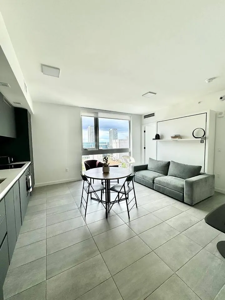 2 Bedrooms Design Downtown Pool And Gym *