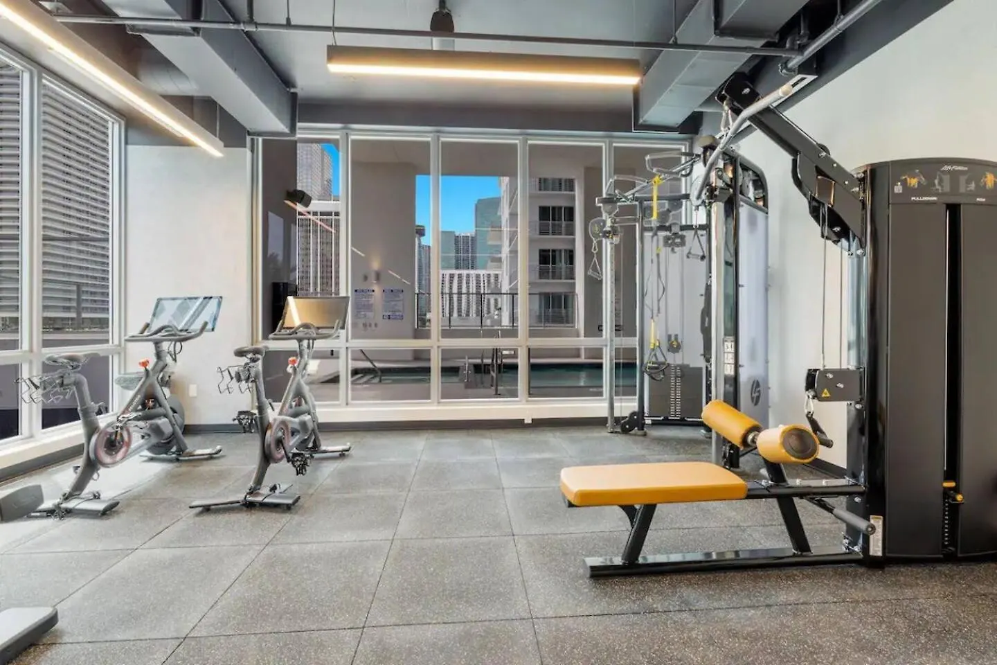 2 Bedrooms Design Downtown Pool And Gym *