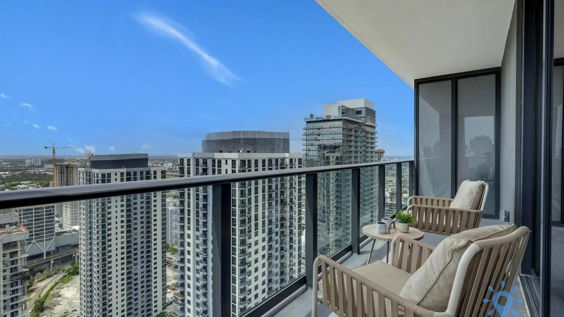 Luxury 2 Bedrooms Balcony Pool & Gym