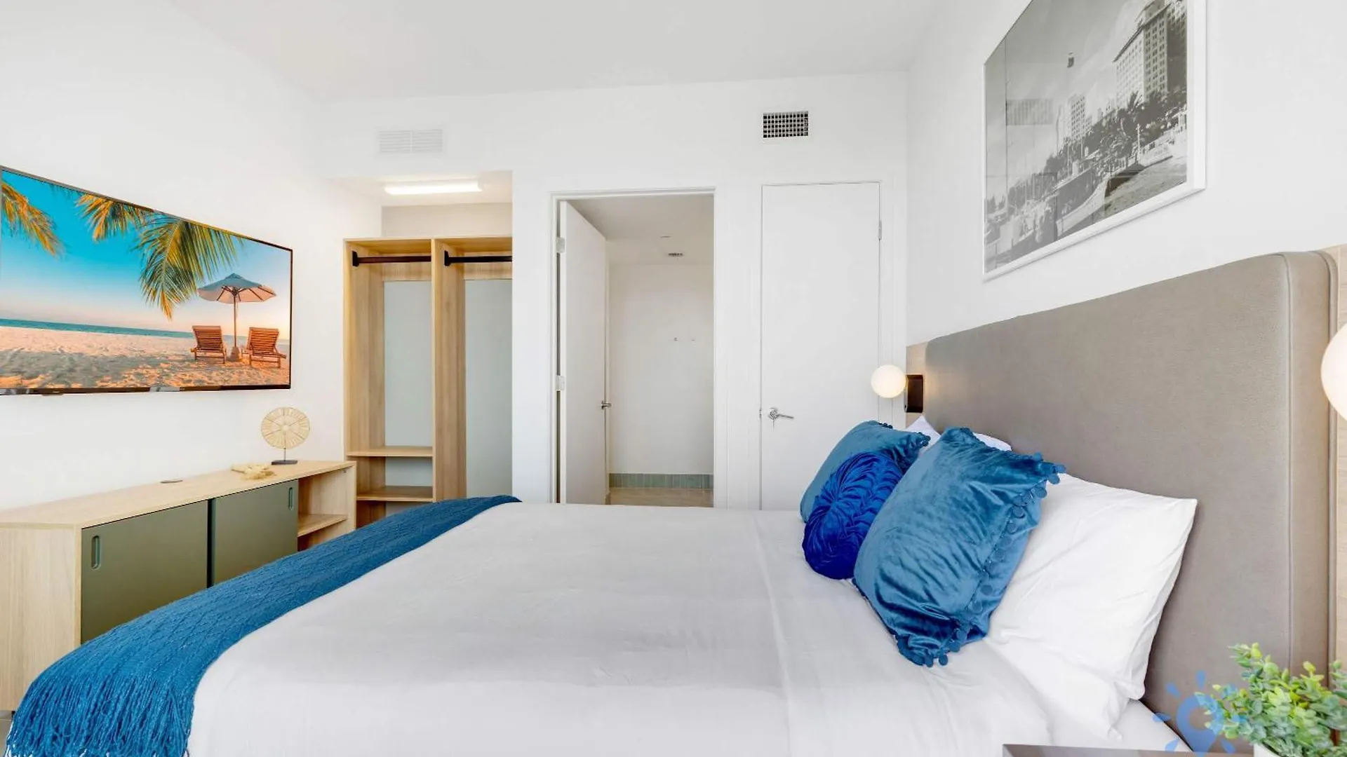 Luxury 2 Bedrooms Balcony Pool & Gym Apartment