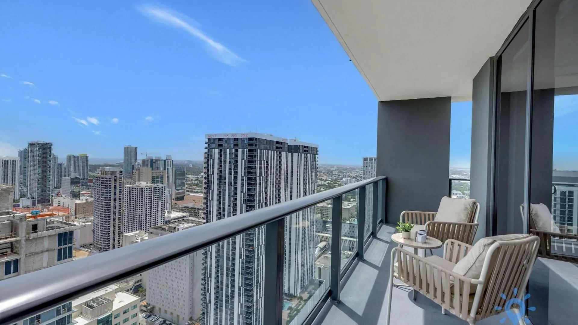 Luxury 2 Bedrooms Balcony Pool & Gym Apartment