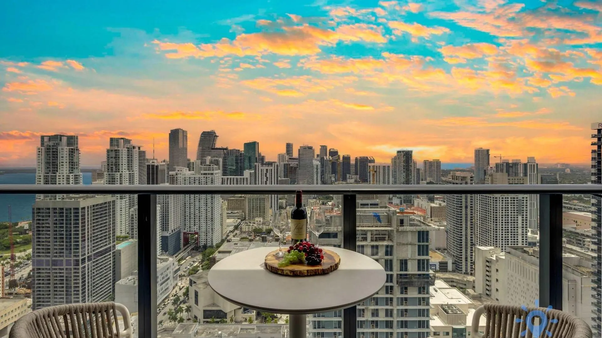 Luxury 2 Bedrooms Balcony Pool & Gym