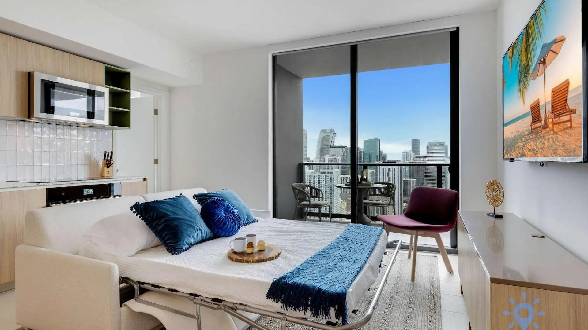 Luxury 2 Bedrooms Balcony Pool & Gym Apartment Miami