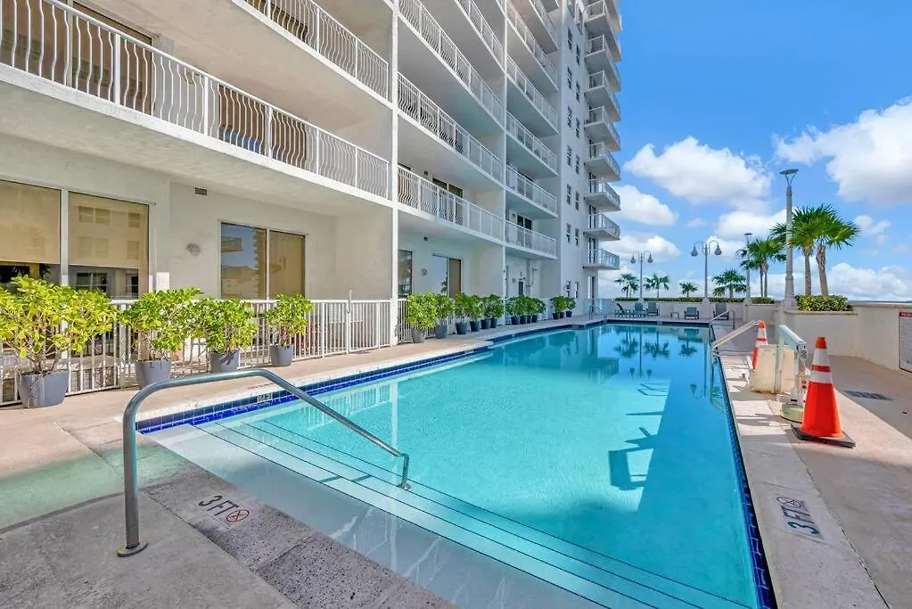 36th-floor Ocean View Brickell - Free Parking Apartment