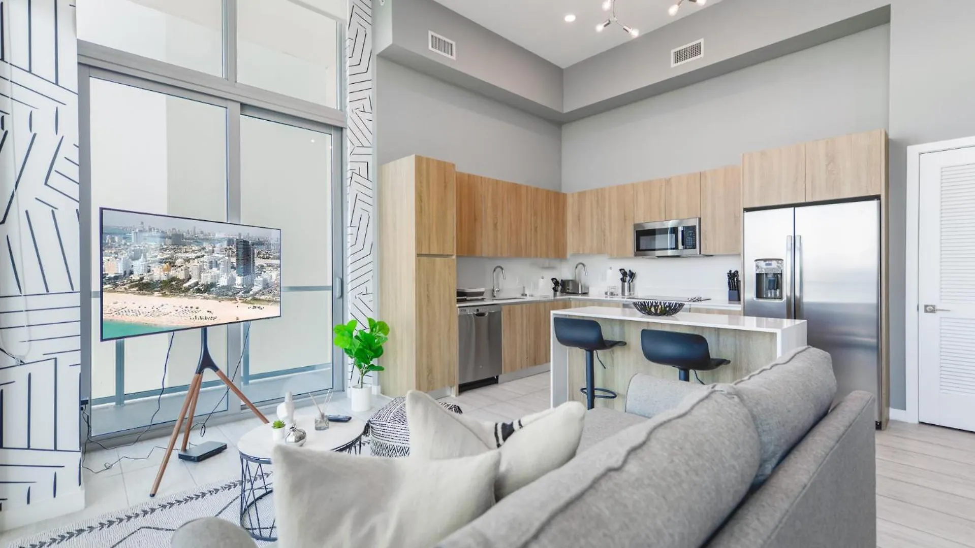 Luxury 1/1 + Den Modern In Design District * Miami