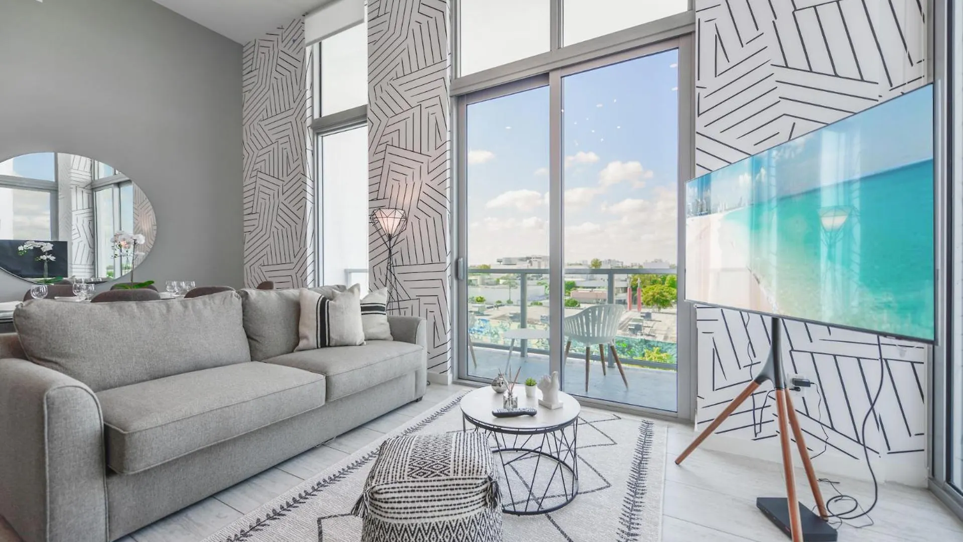 Apartment Luxury 1/1 + Den Modern In Design District Miami