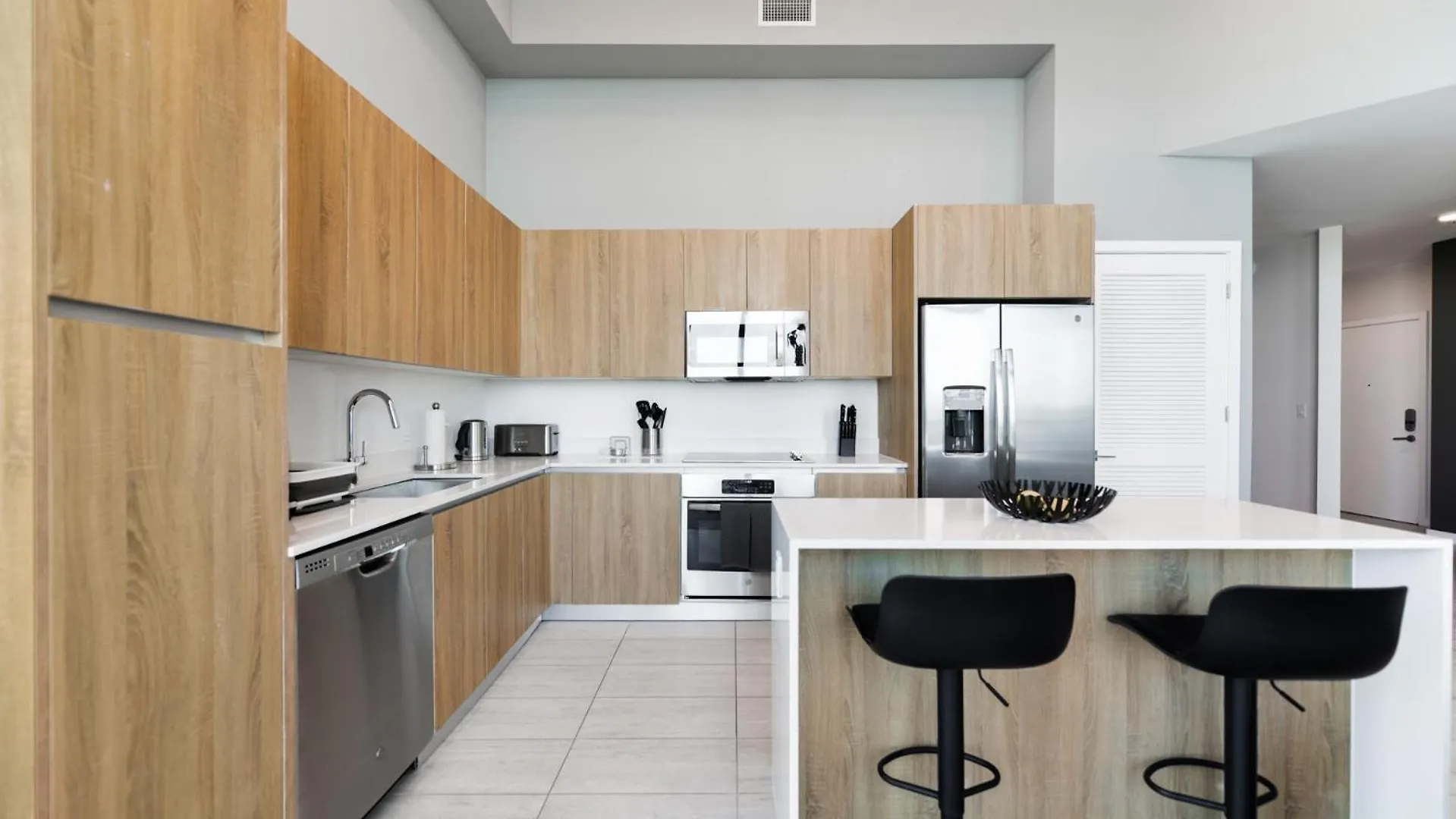 Luxury 1/1 + Den Modern In Design District * Miami
