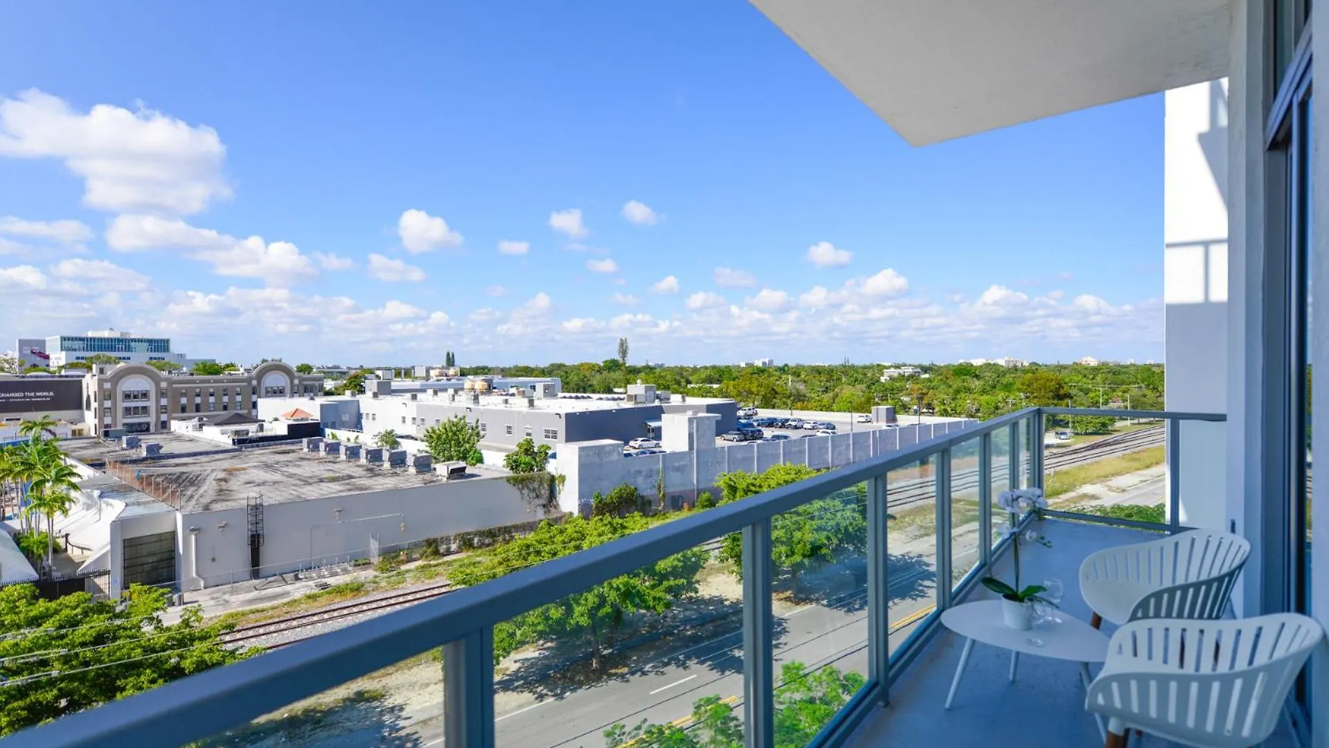 Apartment Luxury 1/1 + Den Modern In Design District *