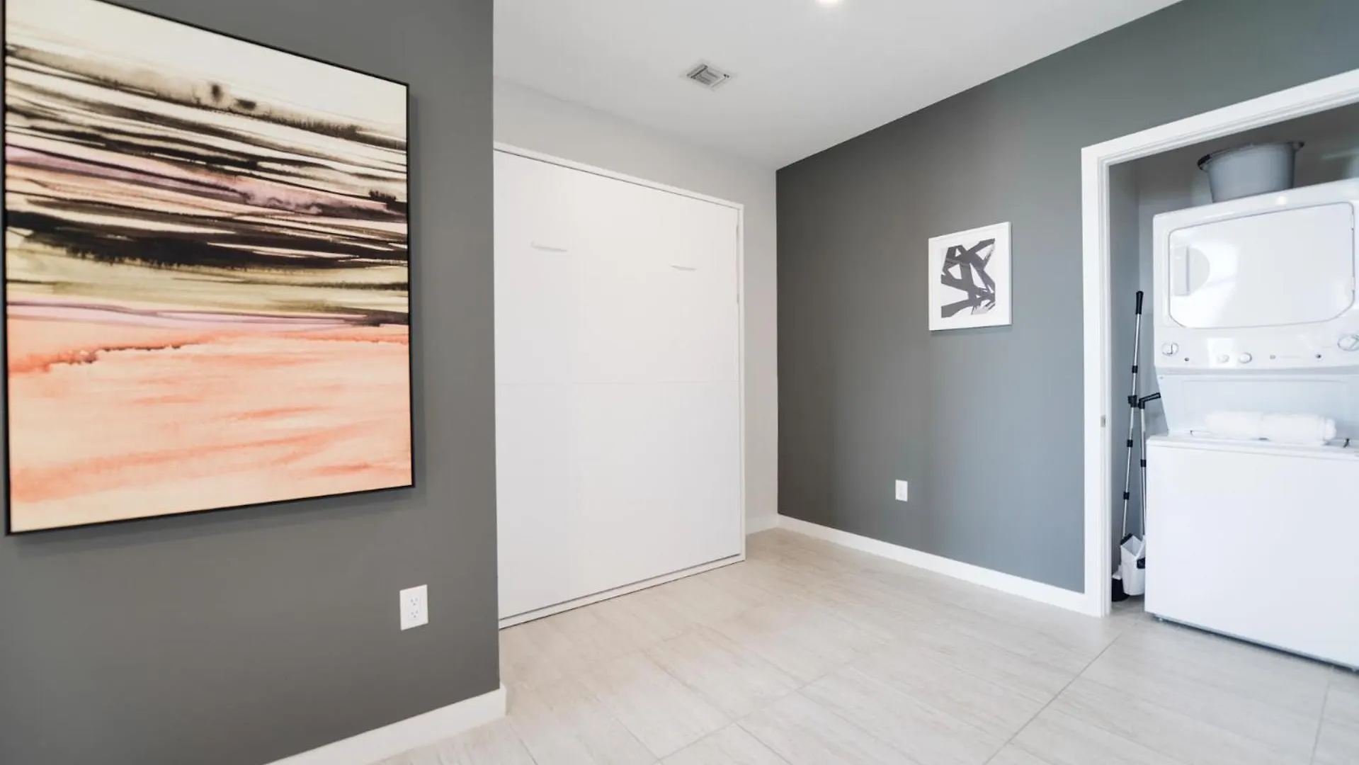 Luxury 1/1 + Den Modern In Design District Apartment Miami