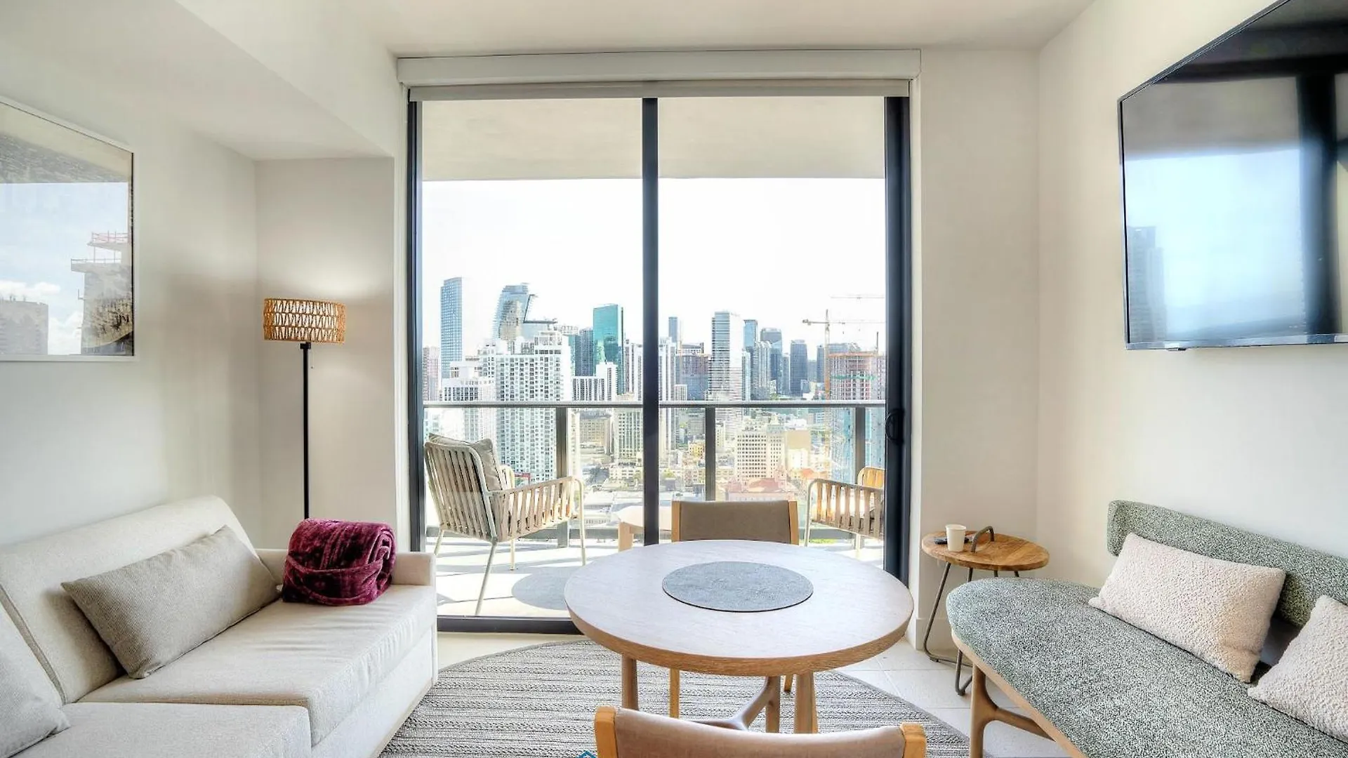 In New Luxury In Downtown