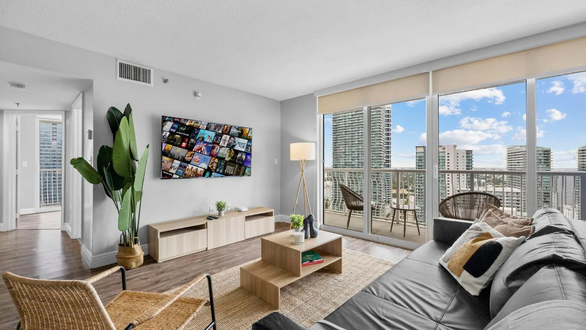 Breathtaking Views & Prime Location In Brickell Lägenhet