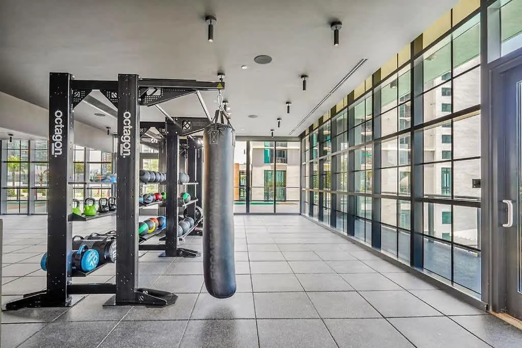 Chic Downtown - Views Gym & Pool Apartment