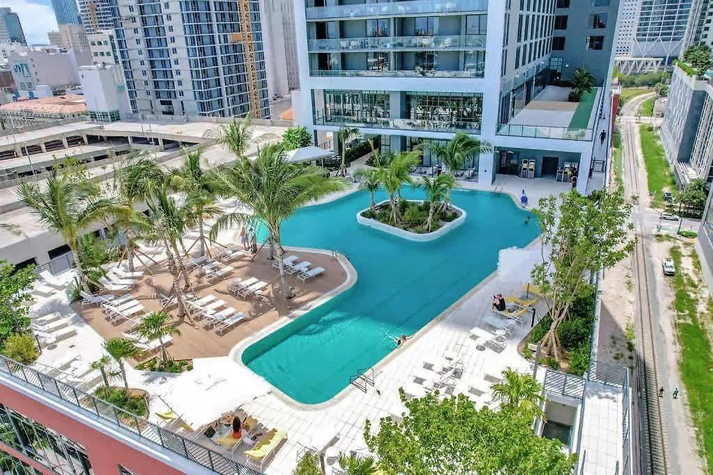 Chic Downtown - Views Gym & Pool Apartment