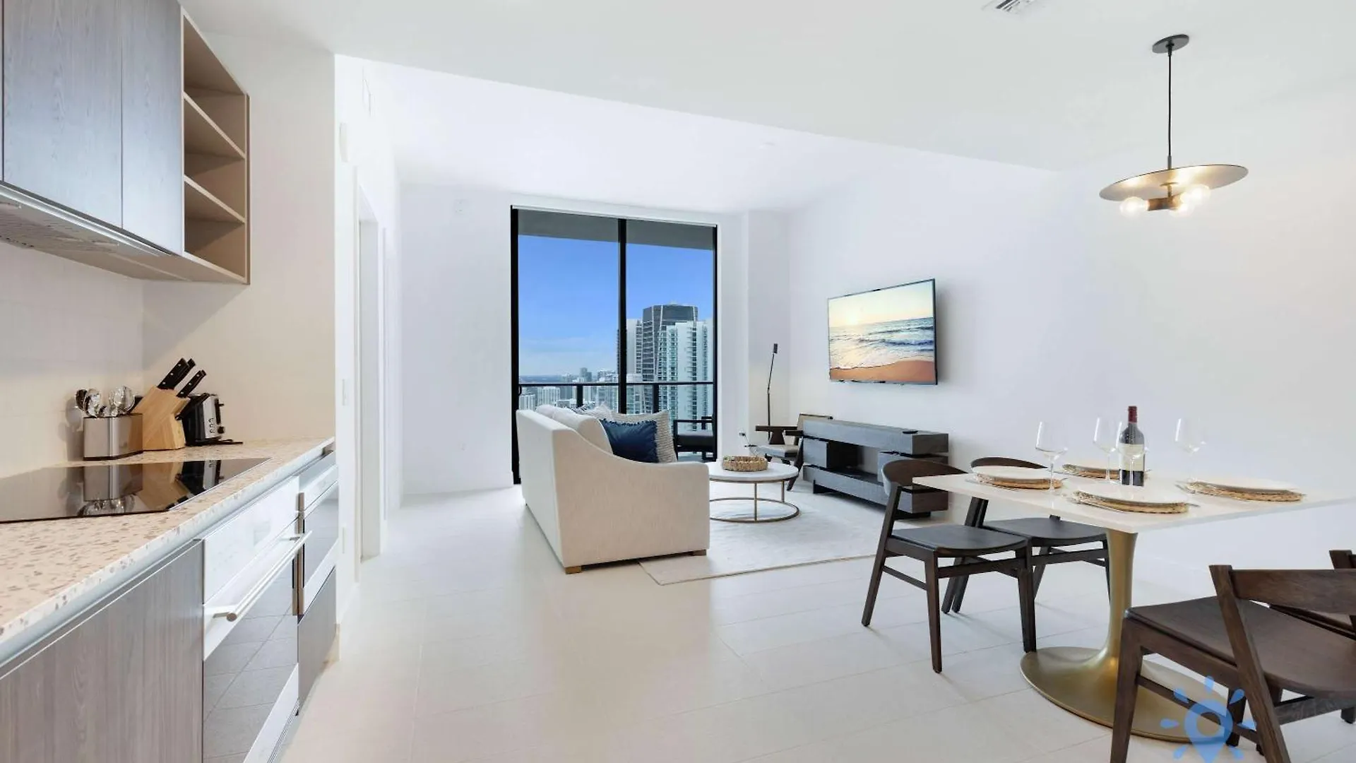 Chic Downtown - Views Gym & Pool Apartment