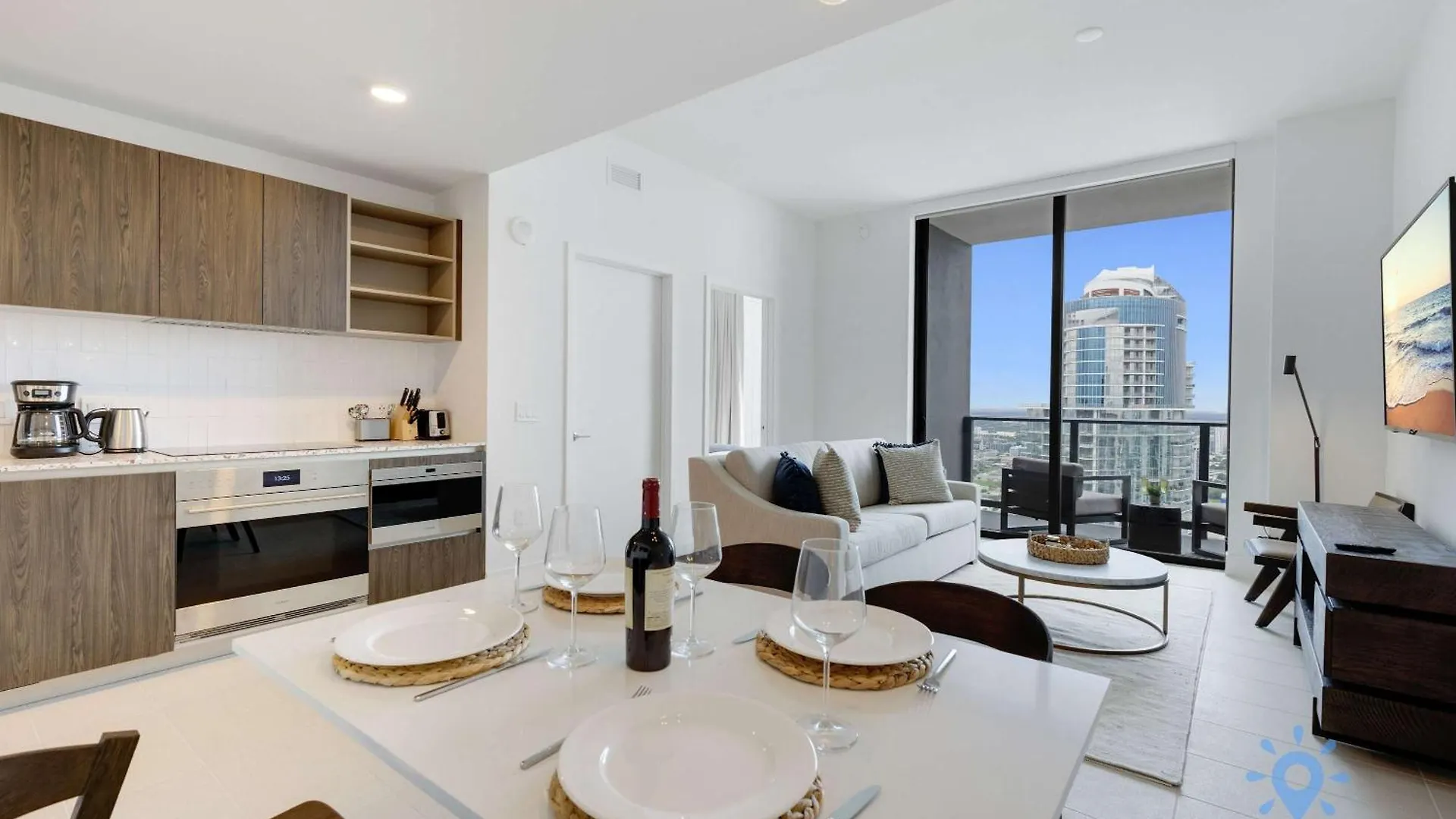 Chic Downtown - Views Gym & Pool Apartment *