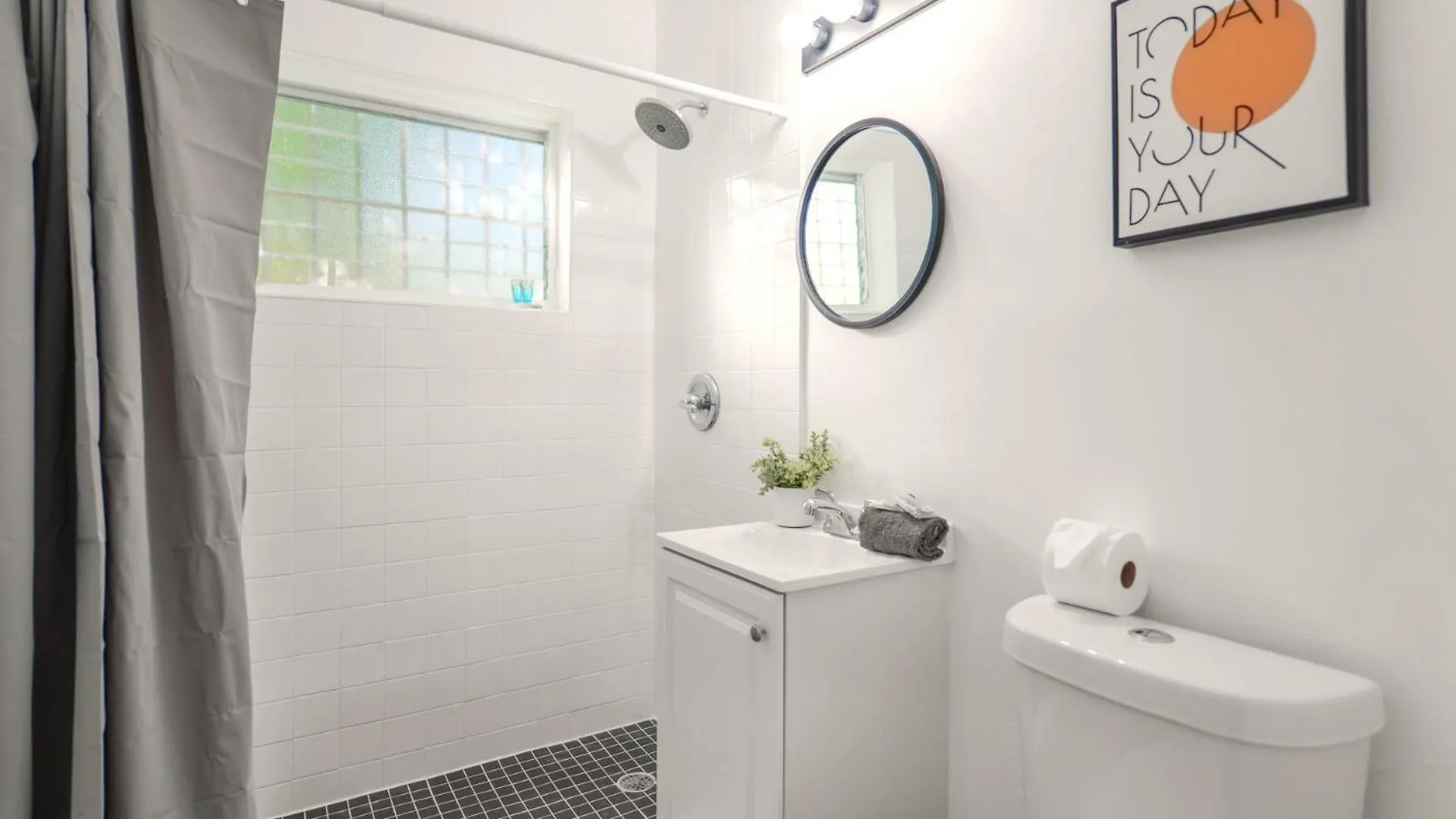 Convenient 15 Min From The Apartment *