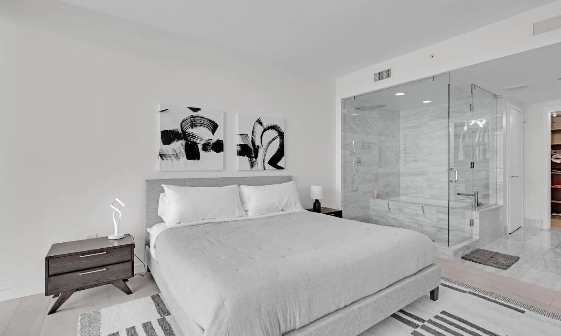Apartment Luxury Corner Unit With Stunning Bay Views
