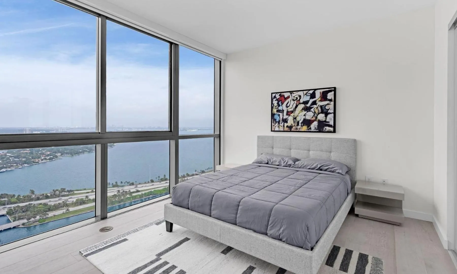 Luxury Corner Unit With Stunning Bay Views Apartment *