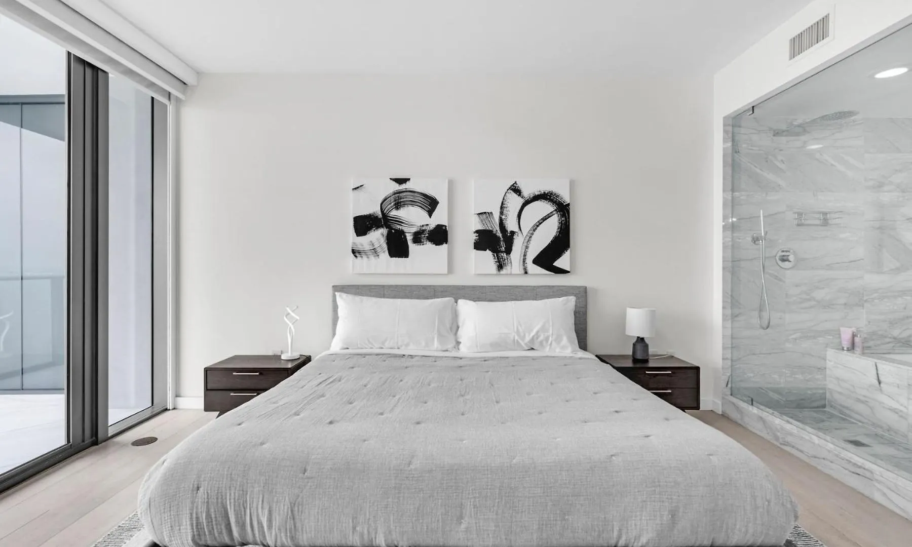 Apartment Luxury Corner Unit With Stunning Bay Views