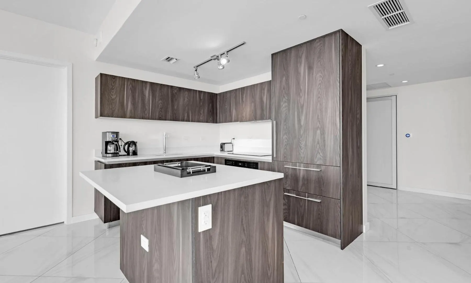 Apartment Luxury Corner Unit With Stunning Bay Views