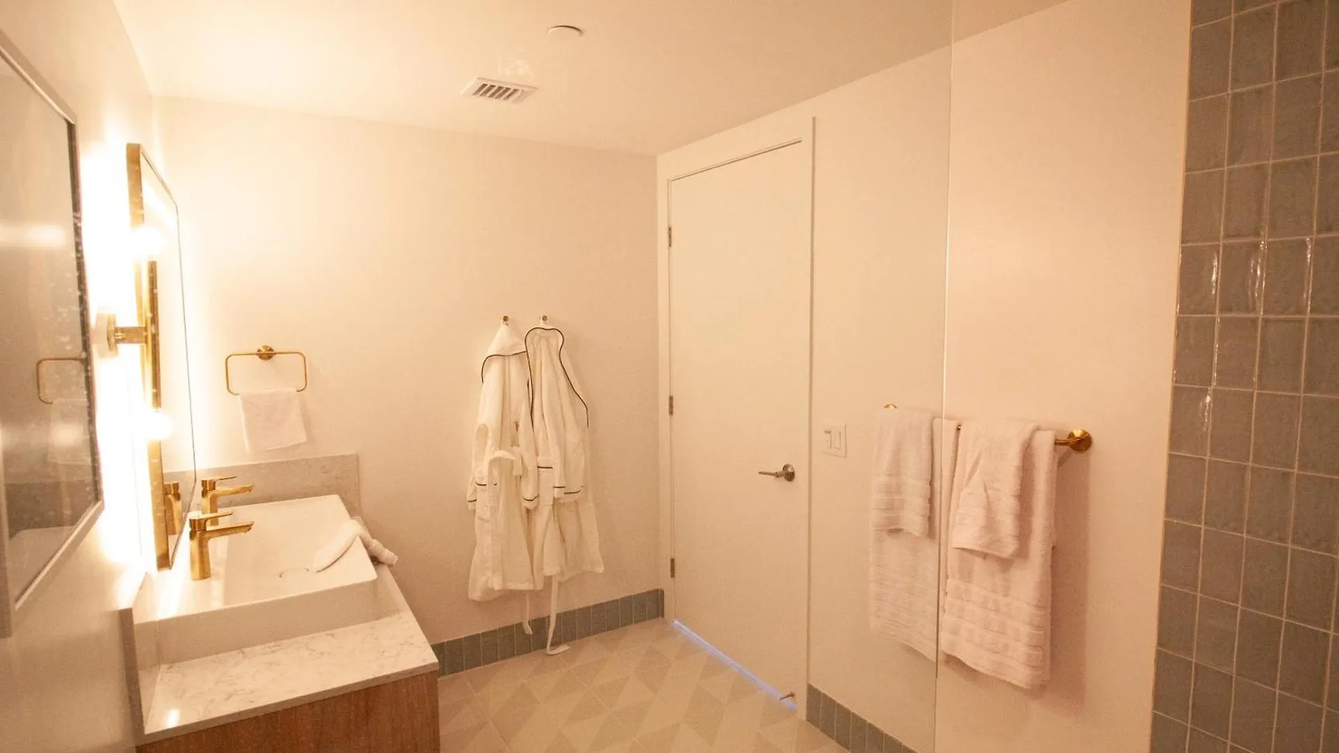 Luxurious Downtown Escape Apartmán