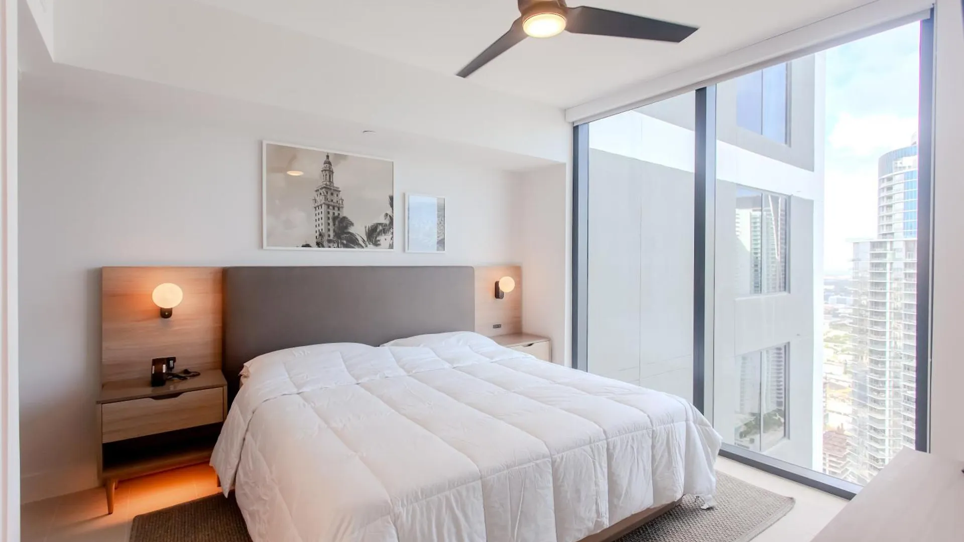 Luxurious Downtown Escape *