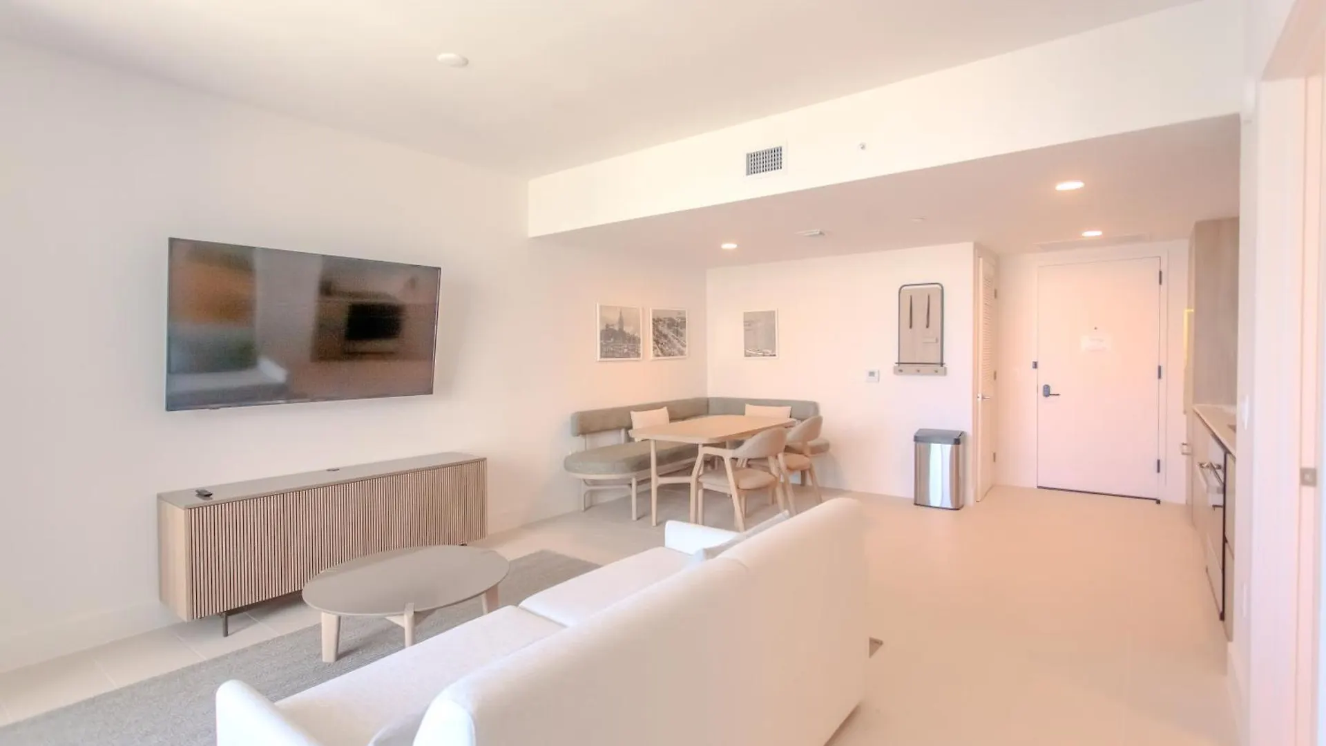 Luxurious Downtown Escape Apartmán