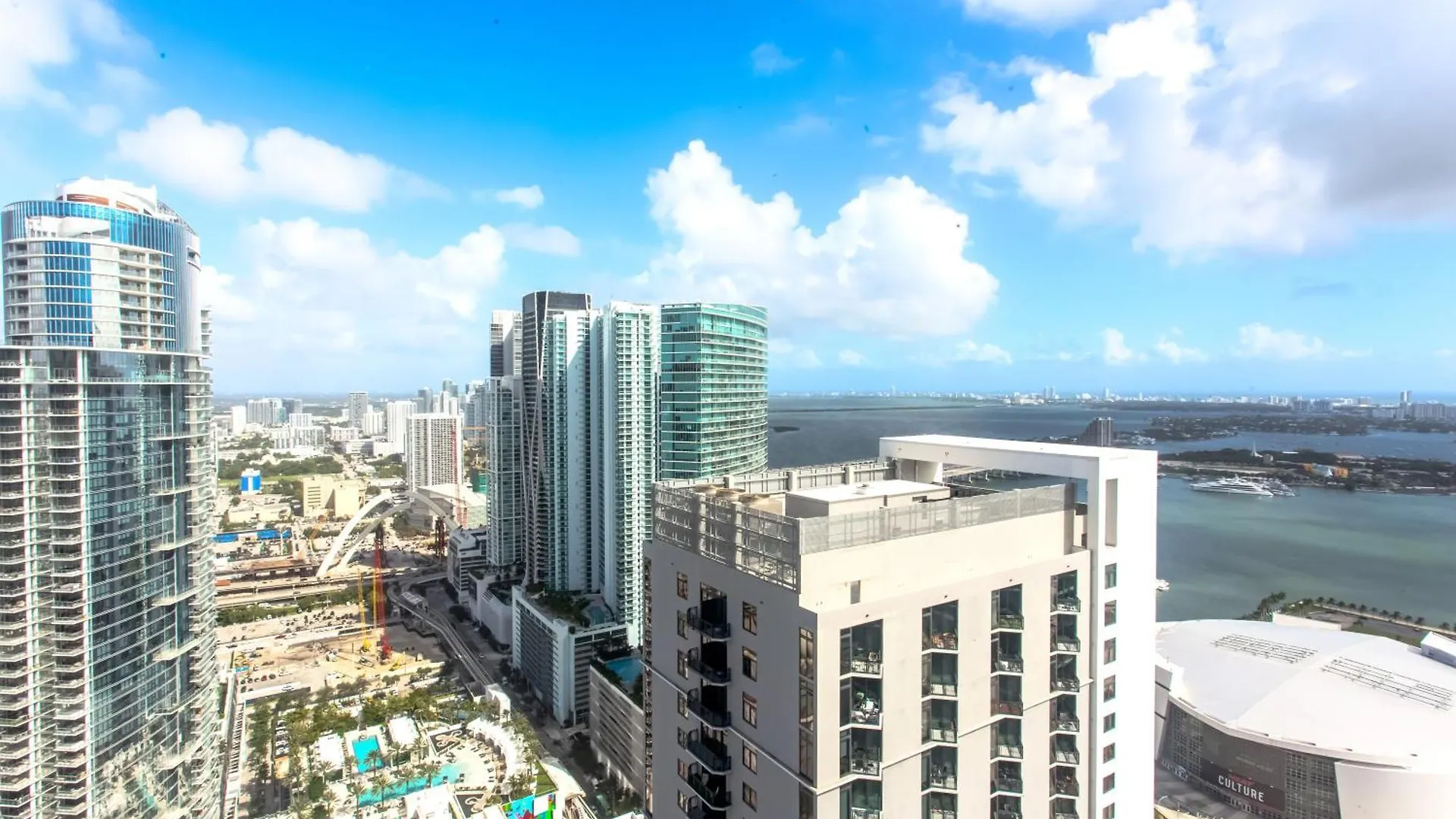 Apartmán Luxurious Downtown Escape