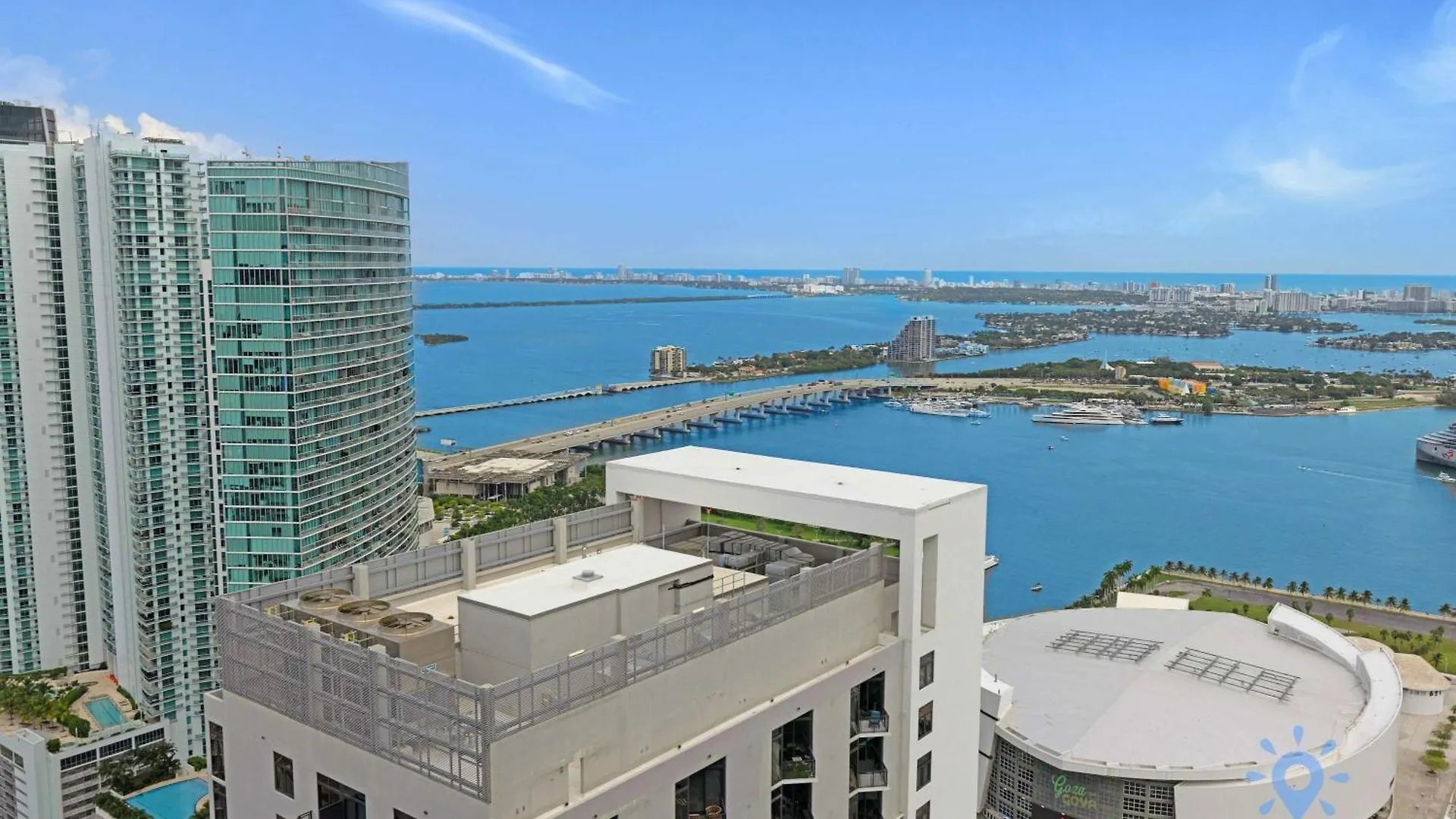 Chic Downtown - Views Gym & Pool Apartment
