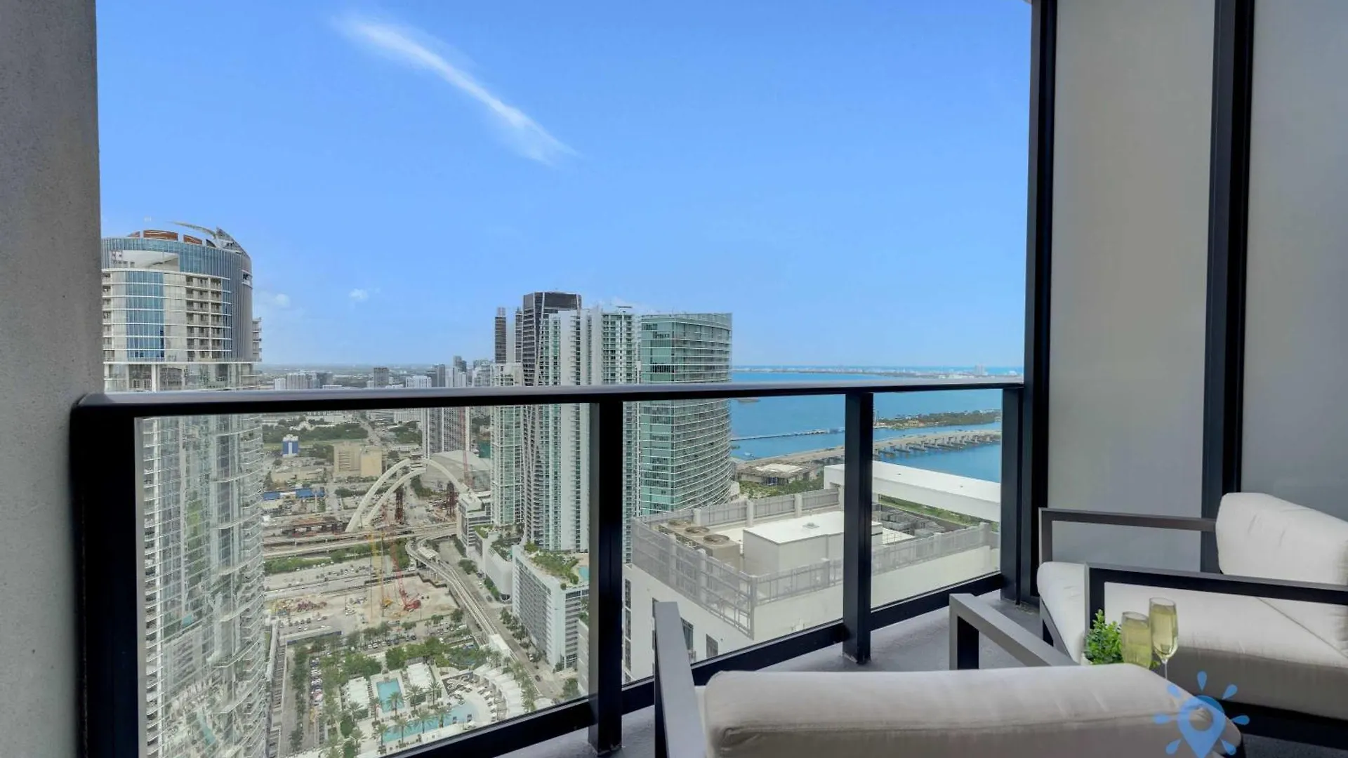 Chic Downtown - Views Gym & Pool
