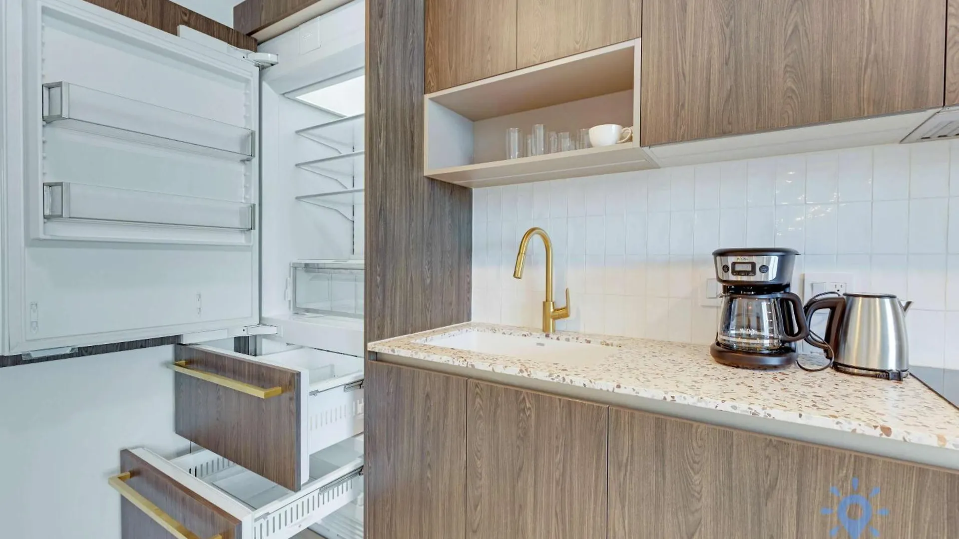 Chic Downtown - Views Gym & Pool Apartment