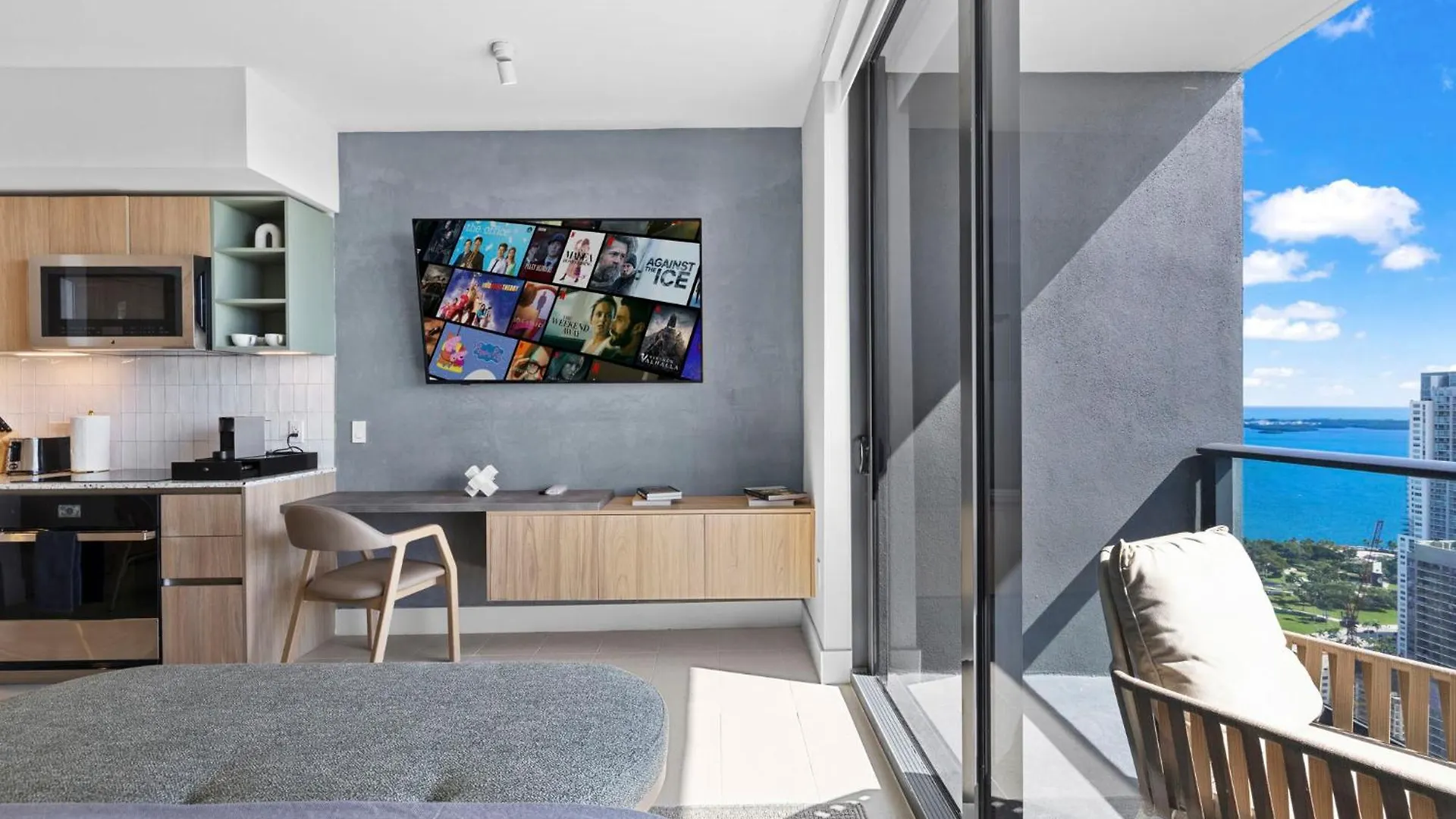 Апартаменты On 47th Floor! With Amenities