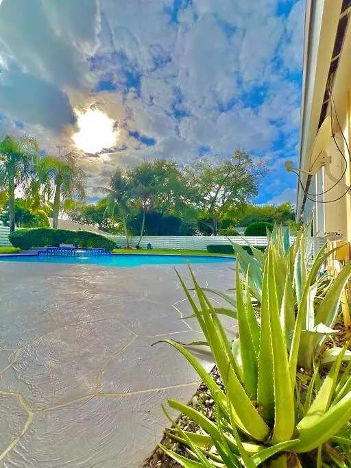 Exclusive 5-br Spacious House With Pool