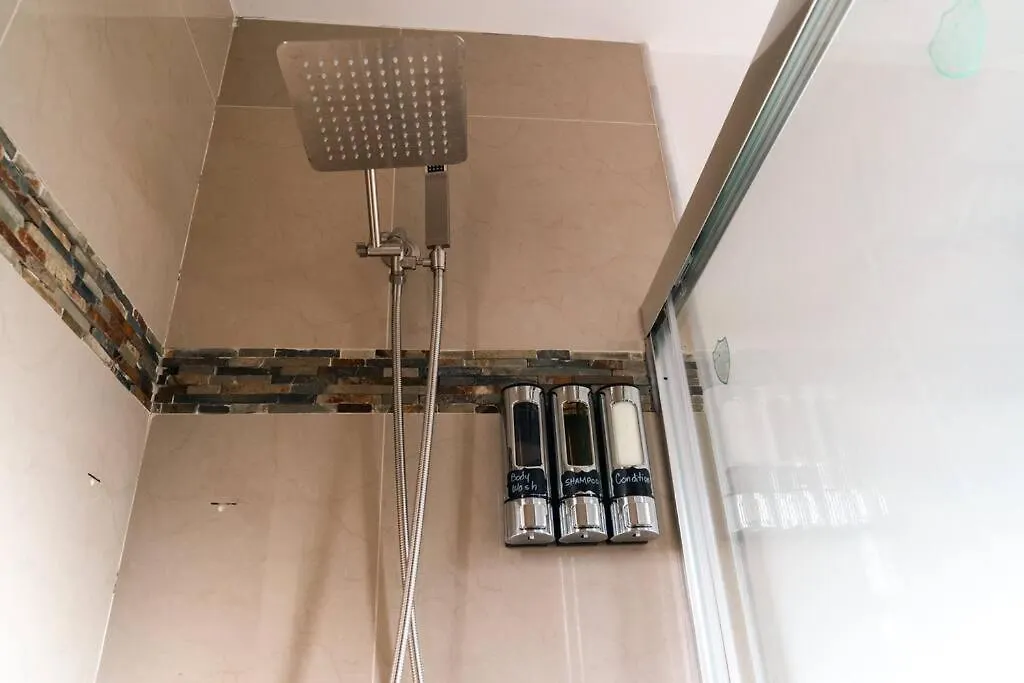 Luxury Retreat 3b ,2ba Pool , Coral Gables Center בית נופש