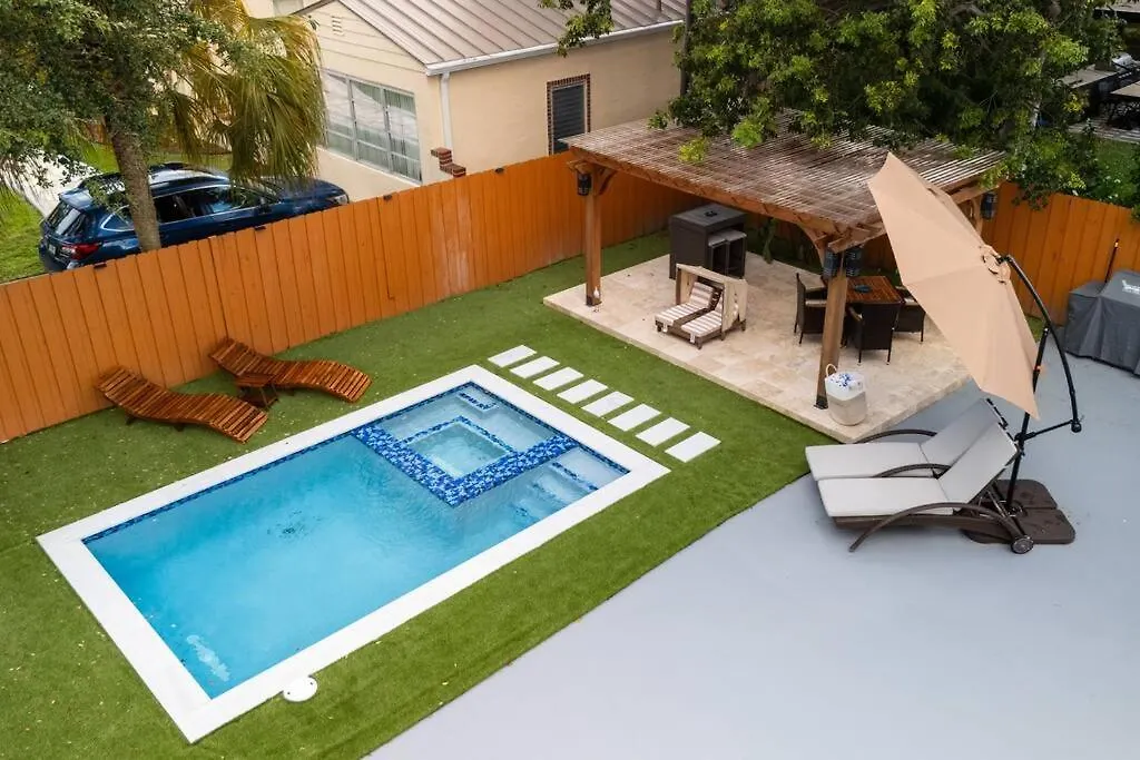 Luxury Retreat 3b ,2ba Pool , Coral Gables Center מיאמי