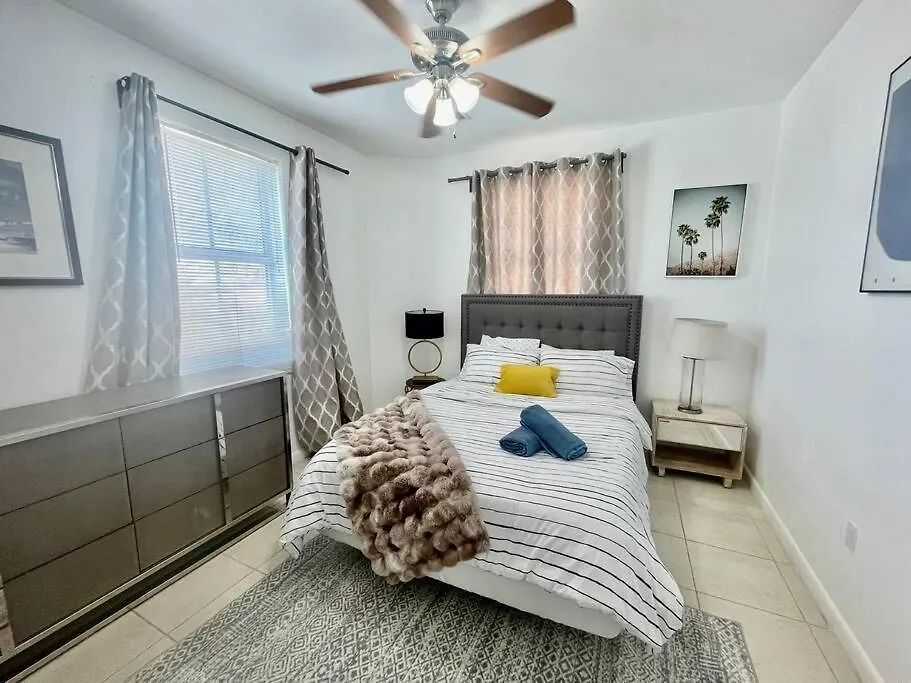 Pool Design District- 2 Bedroom Apartament