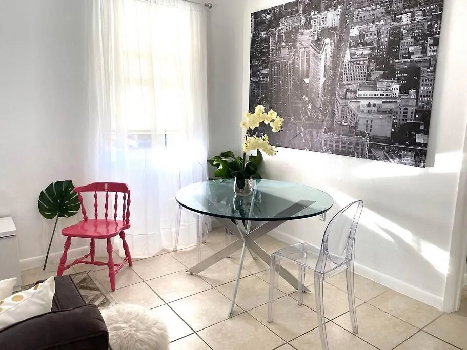 Pool Design District- 2 Bedroom Apartament *