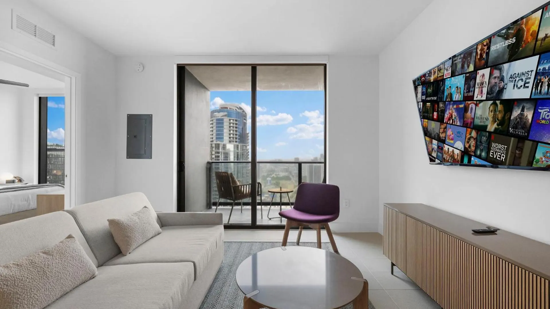 On 46th Floor! Amazing Views And Free Parking *