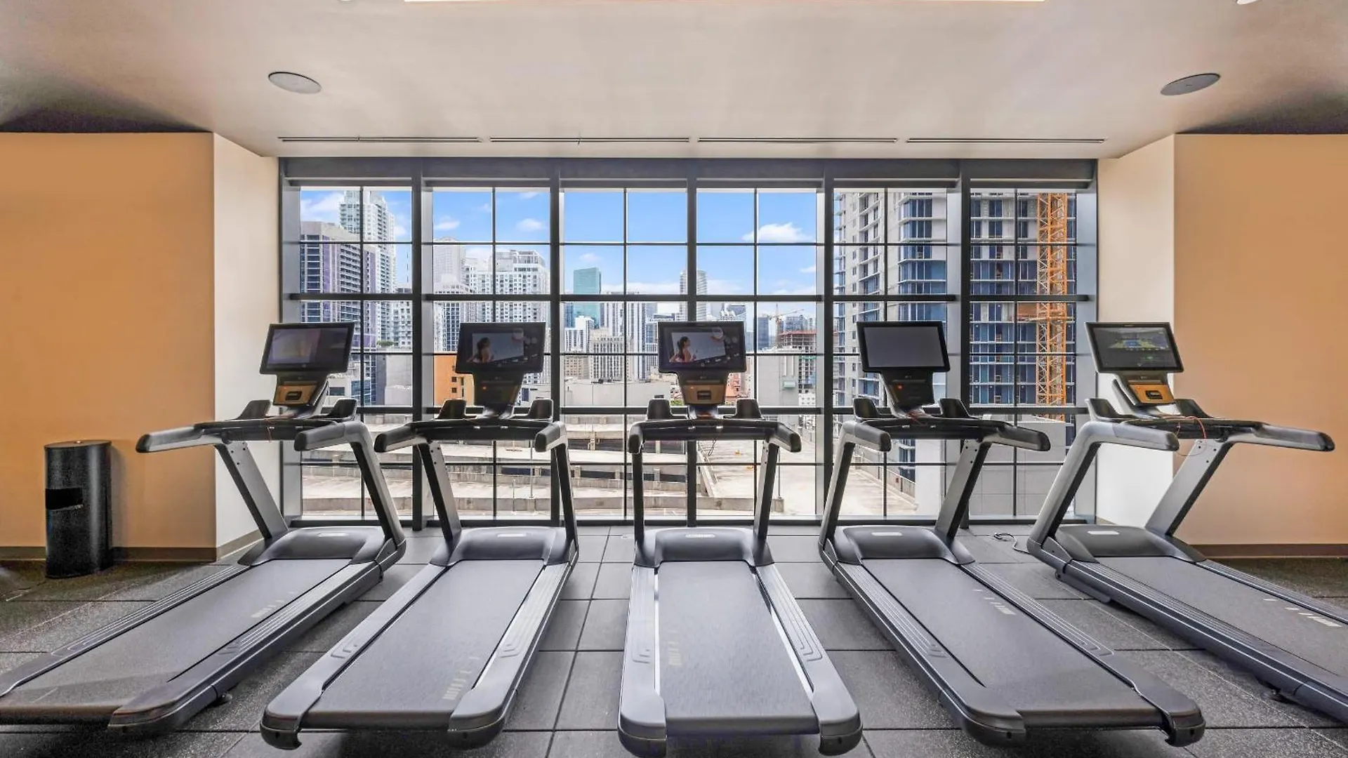 Inn Chic Downtown 1br With Stunning Skyline Views
