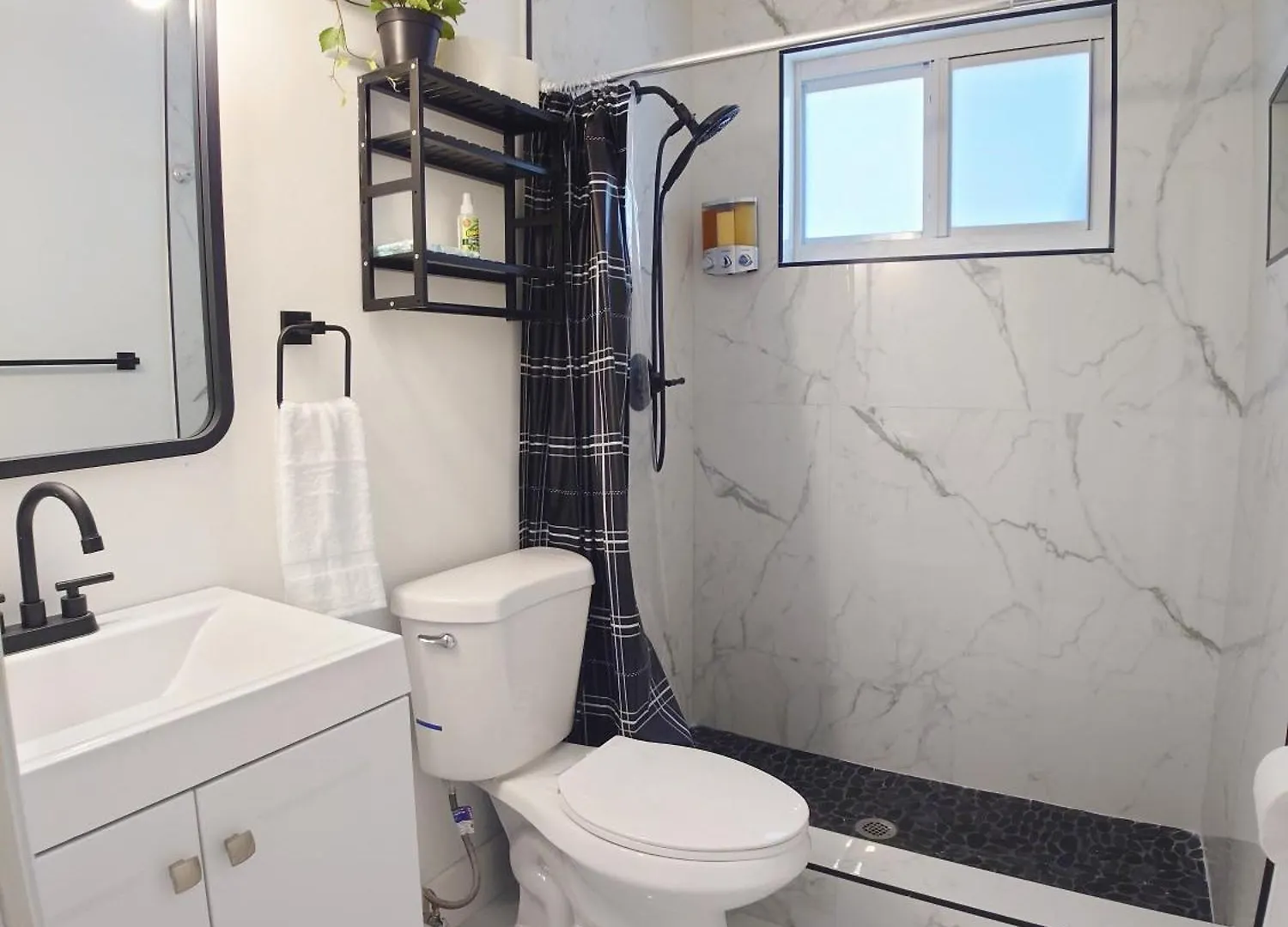 Paradise Gardens 2bdr Unit Near Hardrock Stadium *