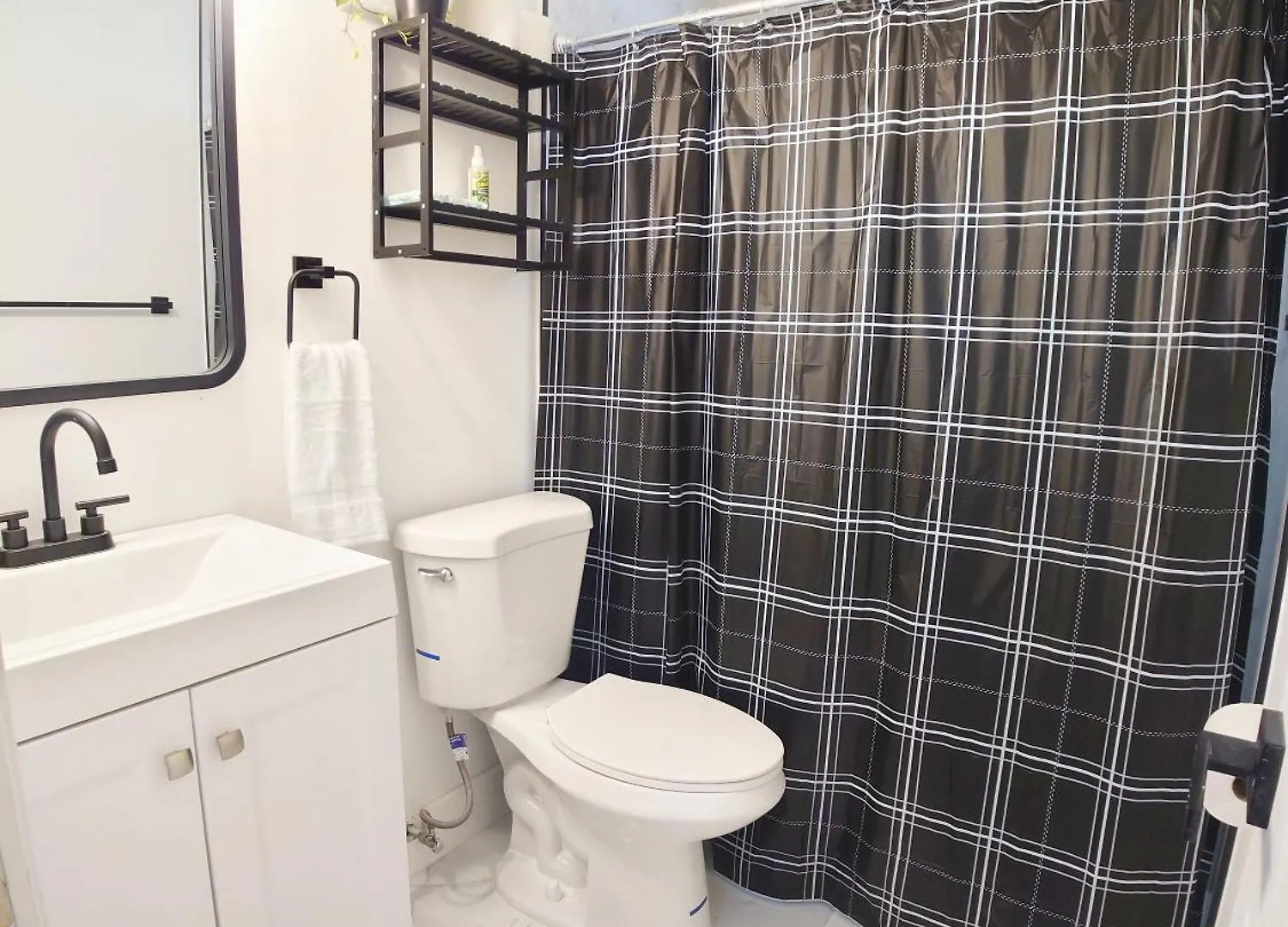 Paradise Gardens 2bdr Unit Near Hardrock Stadium Apartment
