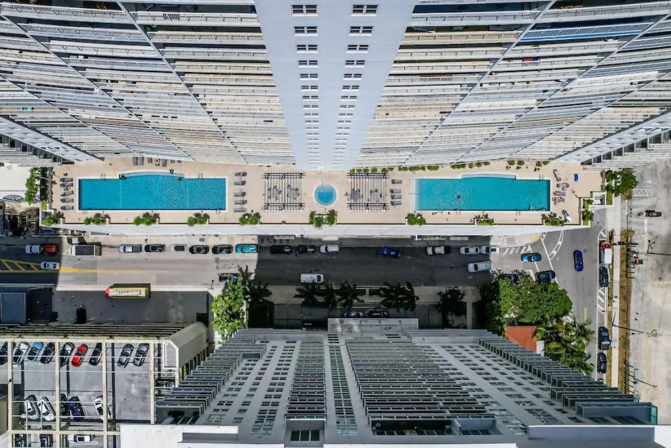 Luxe Brickell Gem With Huge Balcony N Ocean Views ميامي