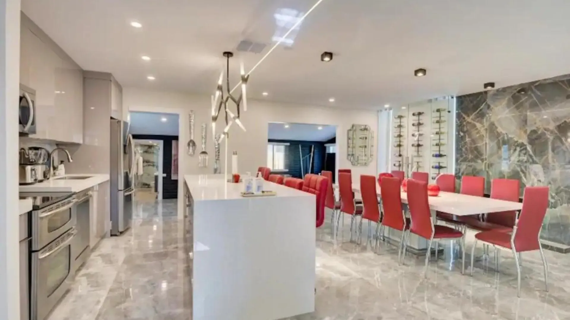 The Grand Escape With Cinema, Pool & Chill Area Miami