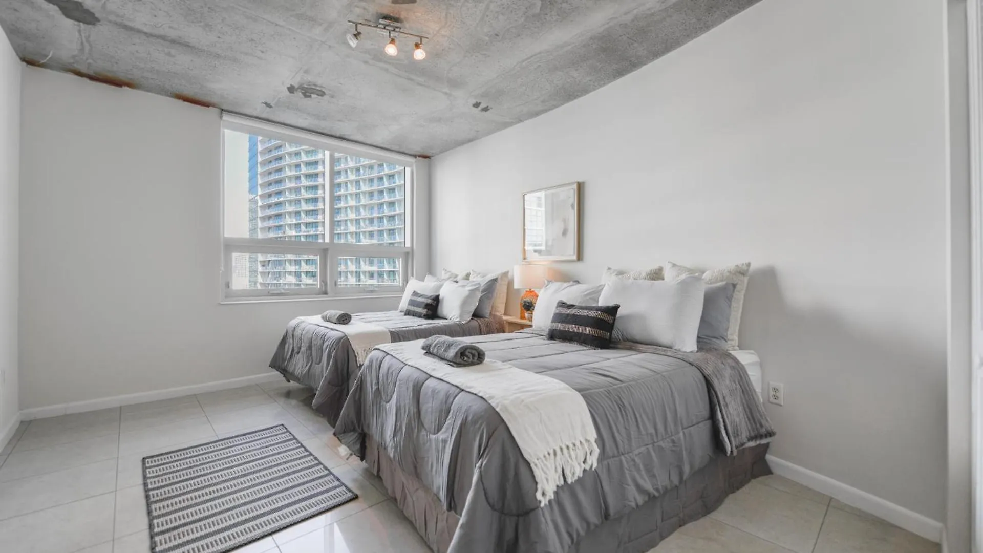 Lejlighed Modern Midtown Pool Access & Free Parking *