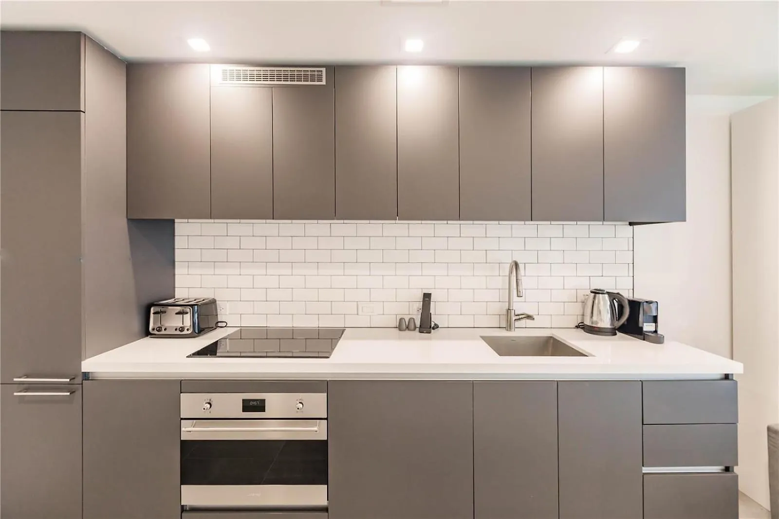 Apartment Exclusive W Beautiful Views And Full Amenities!