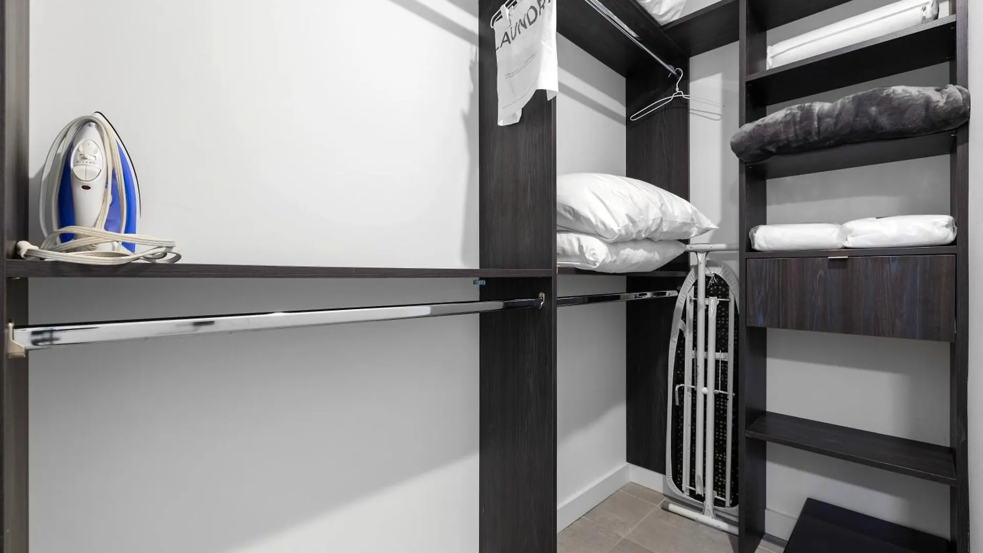 Apartment Luxury One-bedroom W Amenities! *