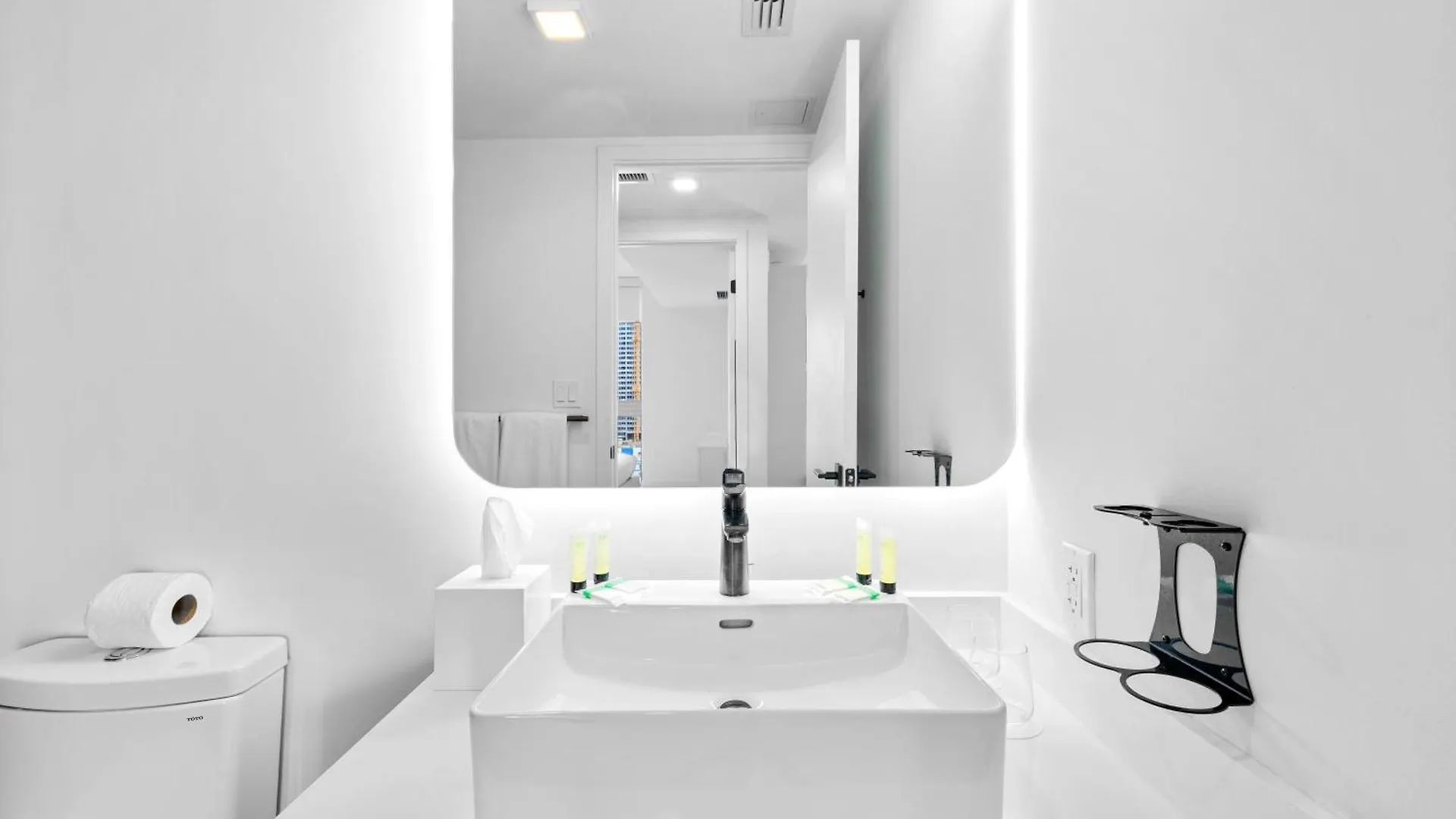 Apartment Luxury One-bedroom W Amenities! Miami